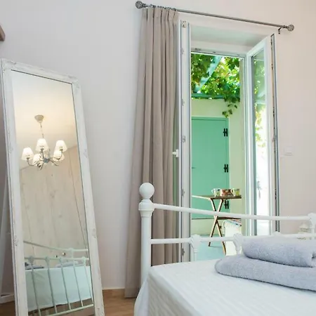 Agnes * Ano Syros